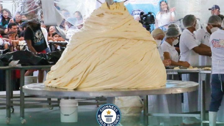 Récord Guinness del quesillo más grande del mundo sigue perteneciendo a OAXACA