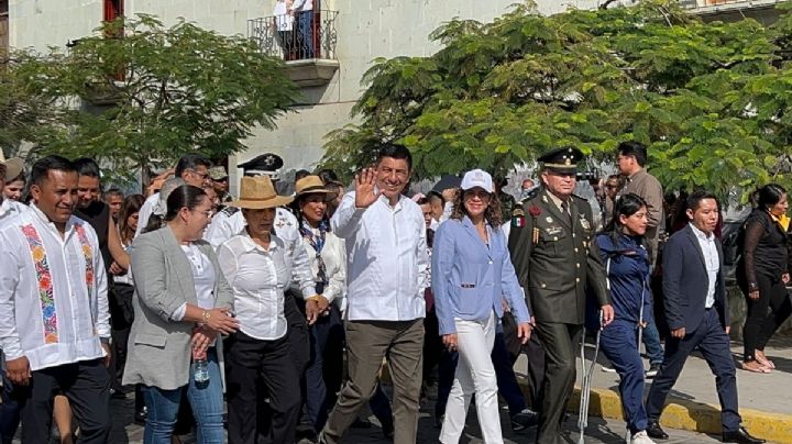 SIGUE EN VIVO el desfile deportivo por el Día de la Revolución Mexicana en OAXACA