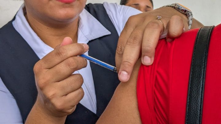 Aplican en OAXACA vacunas contra influenza y Covid-19 durante temporada invernal