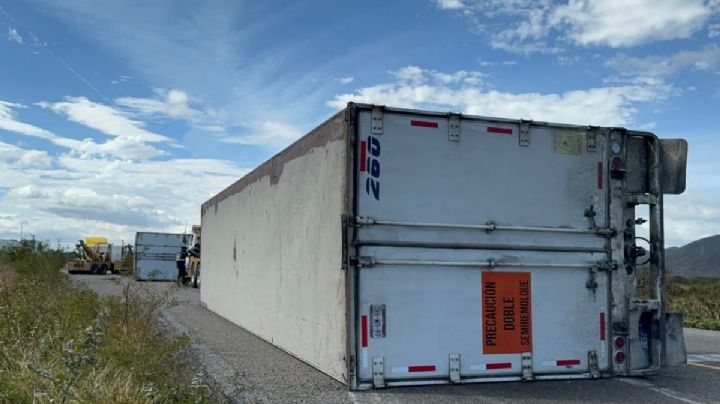 VIDEO | Fuertes vientos voltean tráilers en la zona de La Ventosa