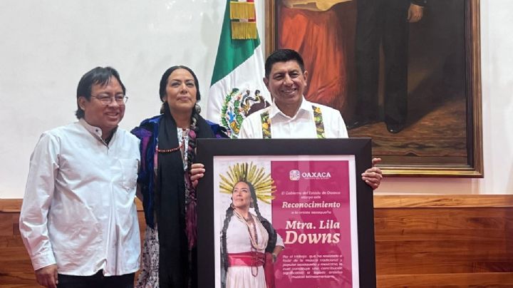 VIDEO | LILA DOWNS recibe reconocimiento del gobernador Salomón JARA en OAXACA