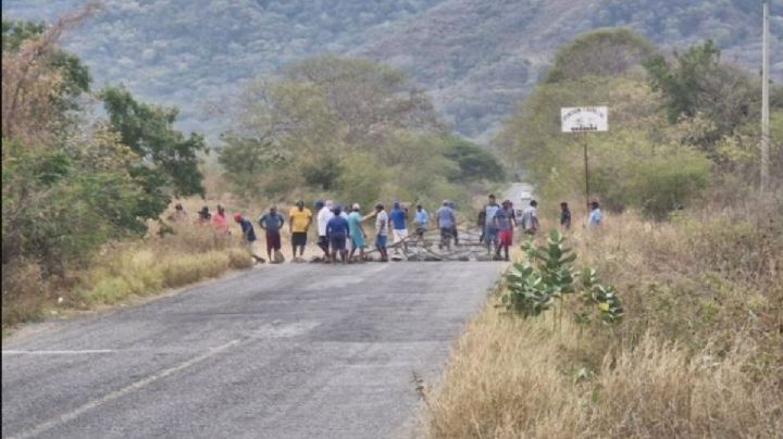 ¿Vas a PLAYA CHIPEHUA? Reportan BLOQUEO en la carretera Salina Cruz-Huatulco