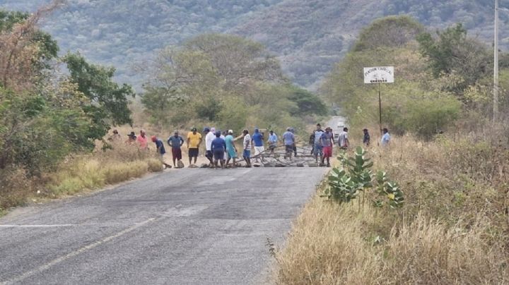 ¿Vas a la playa? Activan bloqueo en OAXACA sobre la carretera costera a Huatulco hoy 26 de diciembre