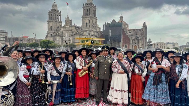 Mujeres del Viento Florido, la banda femenil de OAXACA que hizo historia el pasado desfile cívico