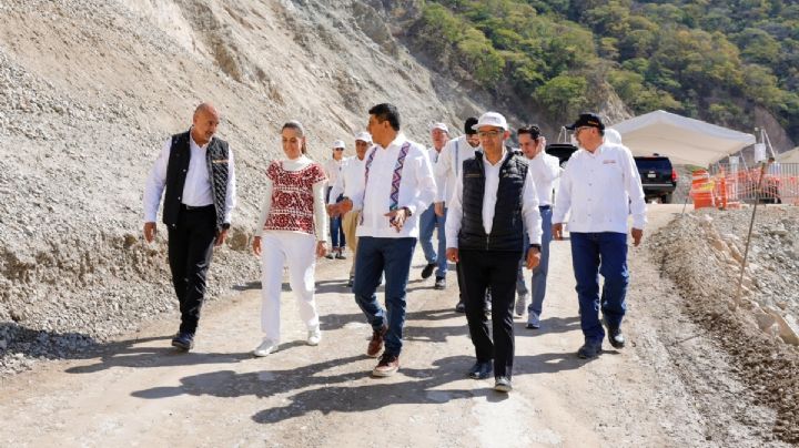 Supercarretera Salina Cruz-Zihuatanejo será una realidad, anuncian Sheinbaum y Jara