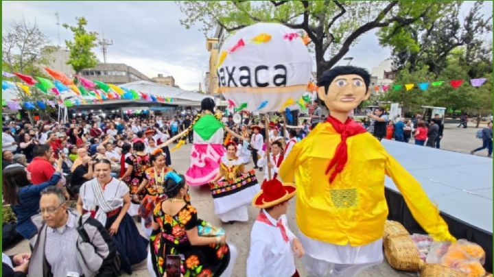 OAXACA festeja a GUADALAJARA con una espectacular calenda de la Guelaguetza