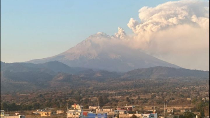 ¡Felicidades Don Goyo! El Popocatépetl celebra su cumpleaños con enorme fumarola | VIDEO