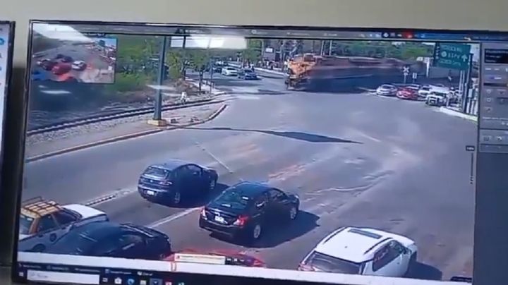 Mujer muere arrollada por el tren en Escobedo, Nuevo León y accidente es captado en VIDEO