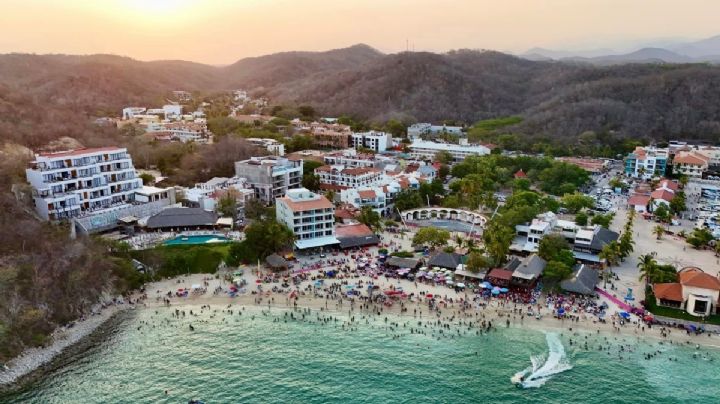 Huatulco y Puerto Escondido "la rompen" en primeras vacaciones tras inauguración de autopista