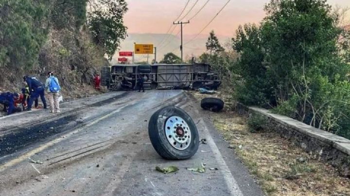 Vuelca camión de peregrinos en Malinalco, Estado de México; hay 14 muertos