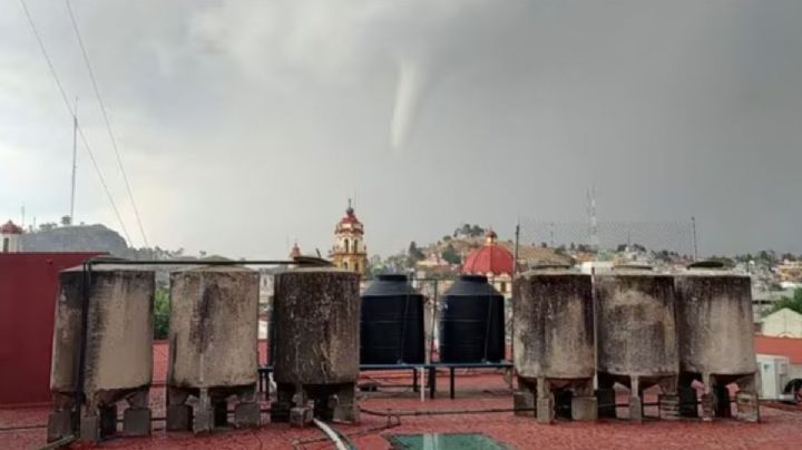 VIDEO | TORNADO sorprende al EDOMEX y deja serios daños