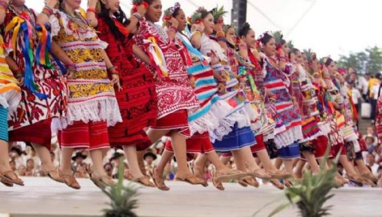La Flor de Piña: Un bello baile de tradición que podrás disfrutar en la Guelaguetza 2024 en OAXACA