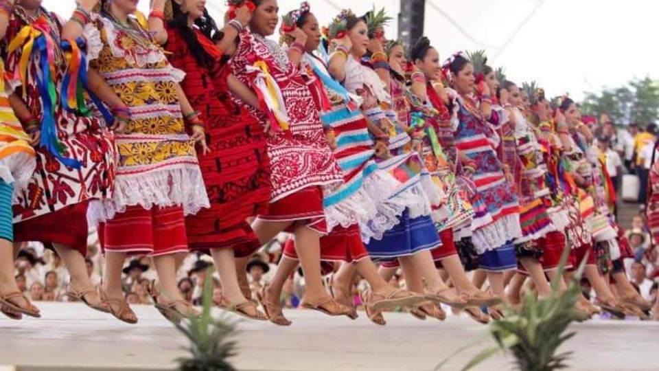 La Flor de Piña es uno de los bailes más hermosos dentro de la Guelaguetza 2024