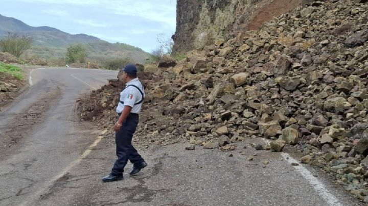 La Onda Tropical 8 azota OAXACA con lluvias muy fuertes que podrían traer inundaciones y deslaves