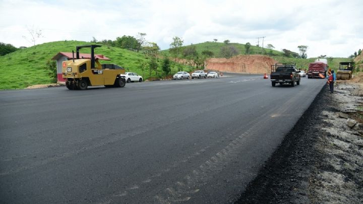 ¿Cuándo estará lista la carretera que une Oaxaca-Guerrero y reduce 75 minutos el trayecto?