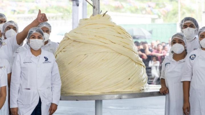 OAXACA consigue el récord Guinness del quesillo más grande del mundo