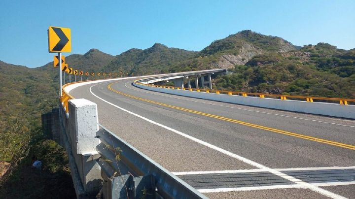 ¿Cuántos kilómetros tiene la nueva Autopista Mitla-Tehuantepec en OAXACA?