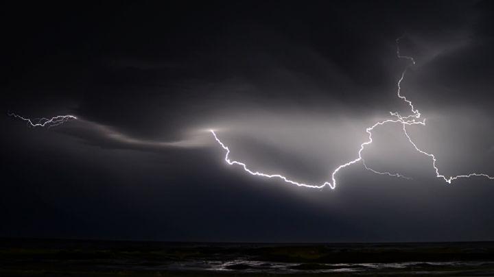 Onda Tropical 15 azotará a OAXACA con tormentas eléctricas, advierte el SMN