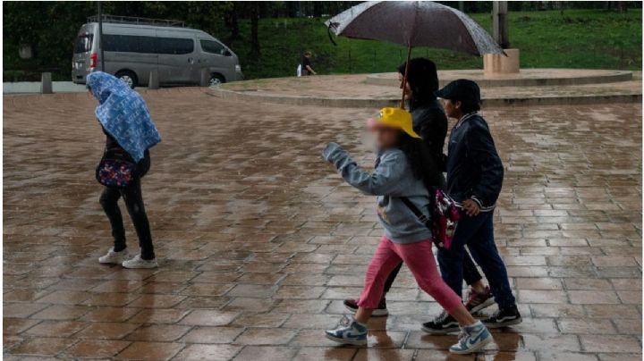 Regreso a clases bajo lluvia y bochorno en estas regiones de OAXACA por onda tropical 19