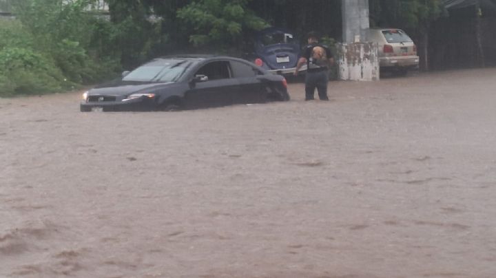 Suspenden clases por lluvias e inundaciones en Salina Cruz, OAXACA