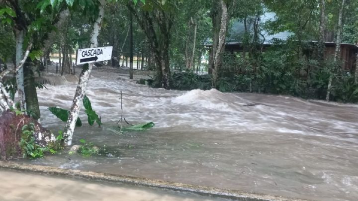 Se desborda río en Chiltepec, OAXACA, por fuertes lluvias; pobladores advierten de falla geológica