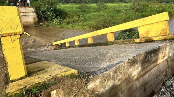 Colapsa otro puente en OAXACA por fuertes lluvias; ahora en Putla Villa de Guerrero