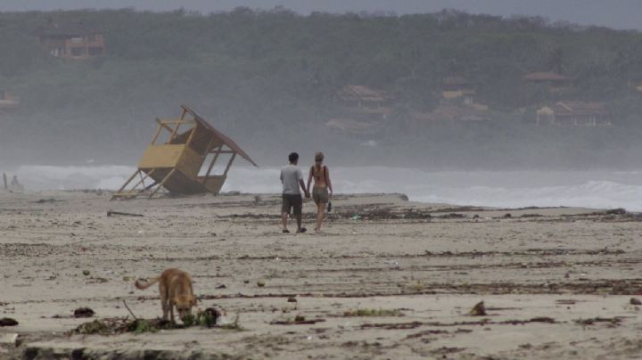 ¿Pasó el peligro? John se convierte en tormenta tropical y causará lluvias intensas en OAXACA