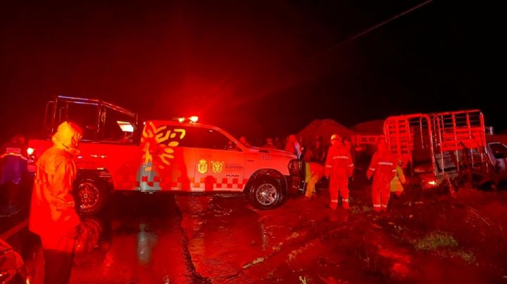 ¡Tragedia por John! Deslave cobra la vida de dos personas en Guerrero | VIDEO