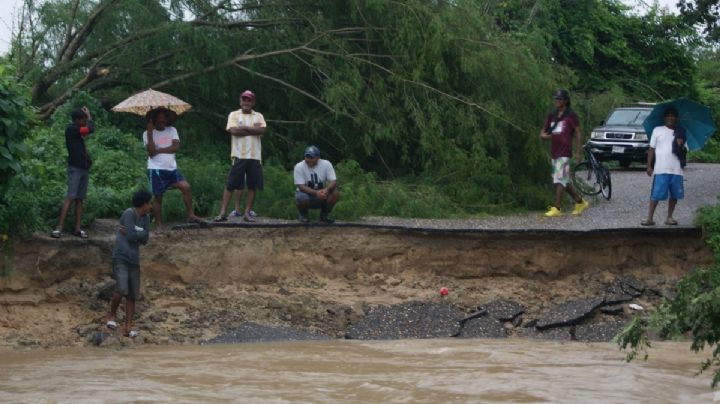 24 fallecidos por paso del huracán John en el Pacífico ¿cuántos decesos reporta OAXACA?