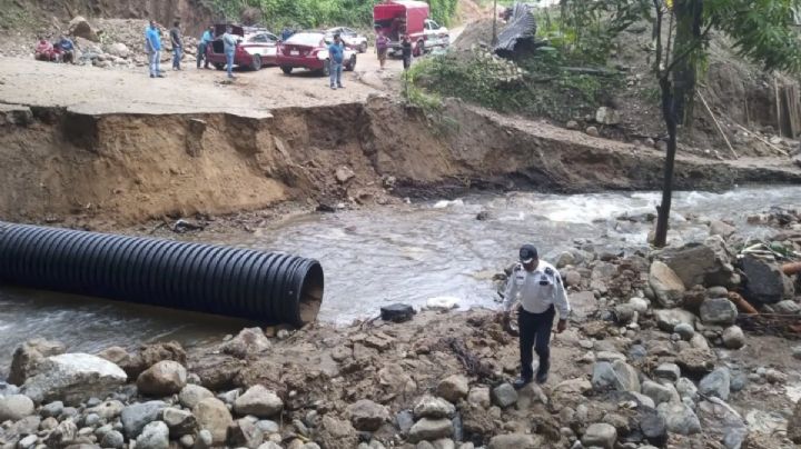 Estragos por lluvias en carretera a Puerto Escondido: ¿Qué zonas están afectadas por deslaves?