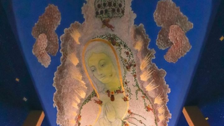 Esta hermosa playa de OAXACA tiene la pintura colosal más grande de la Virgen María en el mundo