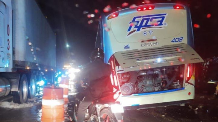 Autobús de FyPSA se estrella contra un tráiler en el Istmo de Tehuantepec; hay un muerto y varios heridos