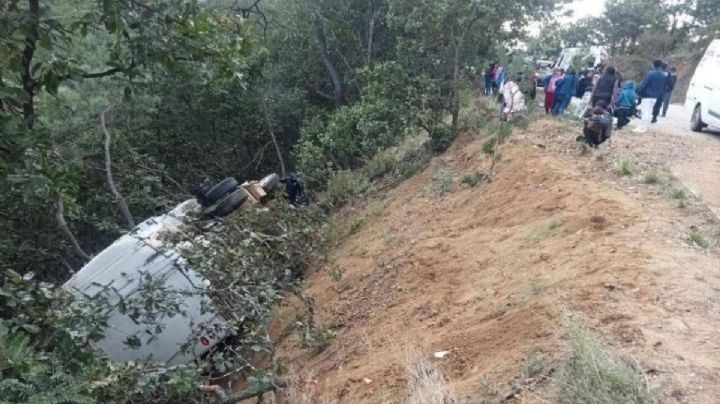 Volcadura de autobús en San Felipe Tejalápam hoy 3 de noviembre de 2025 deja 29 heridos