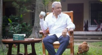 Reaparece el presidente AMLO desde su finca en Palenque; presenta su libro "Grandeza"