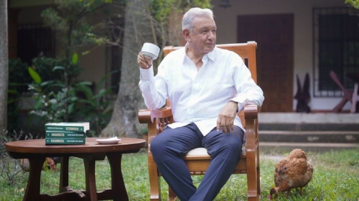 Reaparece el presidente AMLO desde su finca en Palenque; presenta su libro "Grandeza"