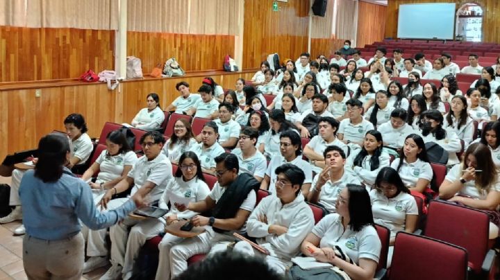 SSO capacita a estudiantes de UABJO en prevención y solución de conflictos médicos