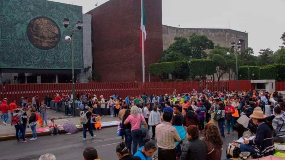 Los profesores y dirigentes sindicales realizan una jornada de protestas por las reformas a la Ley del ISSSTE