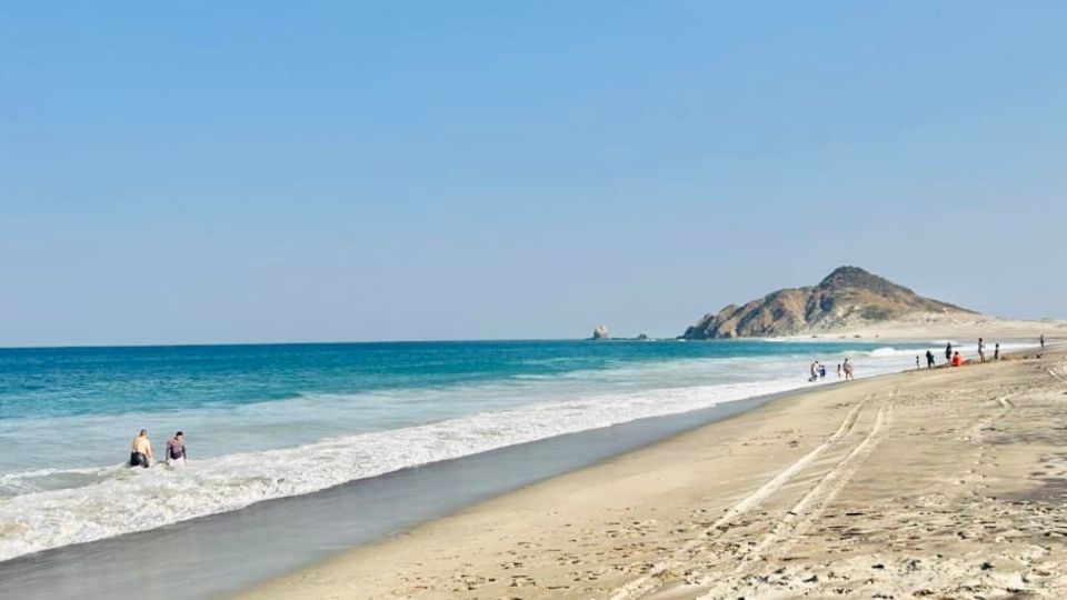 Conoce la Playa Azul de Oaxaca.