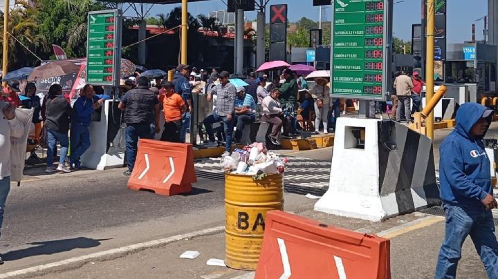 Piden a maestros no ser “cochinos” y levantar su basura de los bloqueos en OAXACA