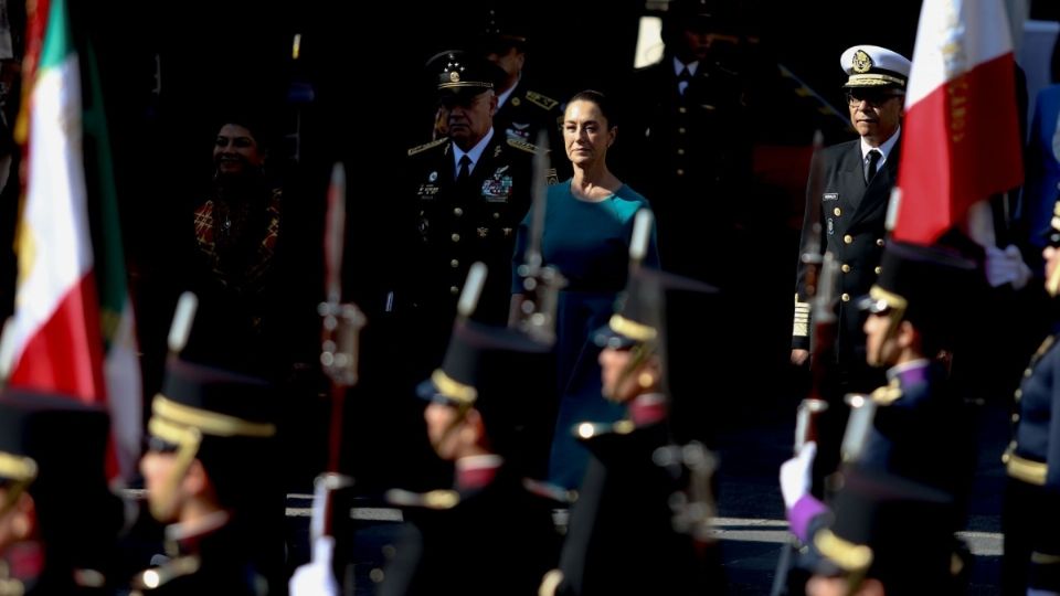 En la conmemoración No. 112 de la Marcha de la Lealtad, la presidenta pasó lista al Ejército y la Marina