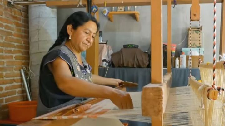 ¡Orgullo oaxaqueño! Pastora, la artesana de Teotitlán que inspira al crear bellos tapetes con telar