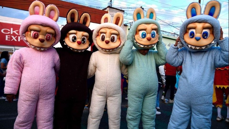 Los 'Labubus oaxaqueños' se unieron a la celebración del carnaval en uno de los municipios de Oaxaca.