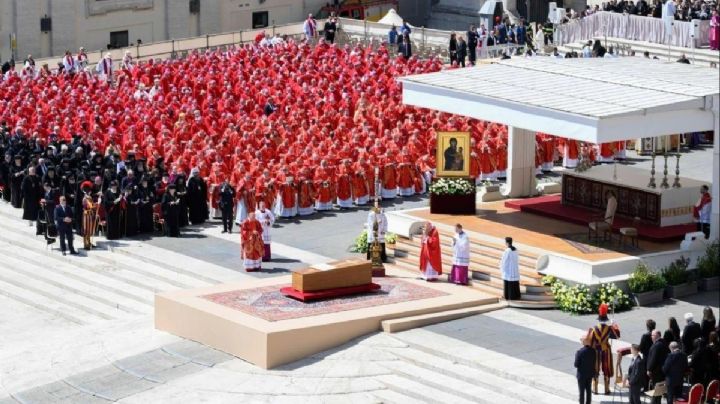 Dan último adiós al Papa Francisco con misa de exequias en la Basílica de San Pedro, en el Vaticano