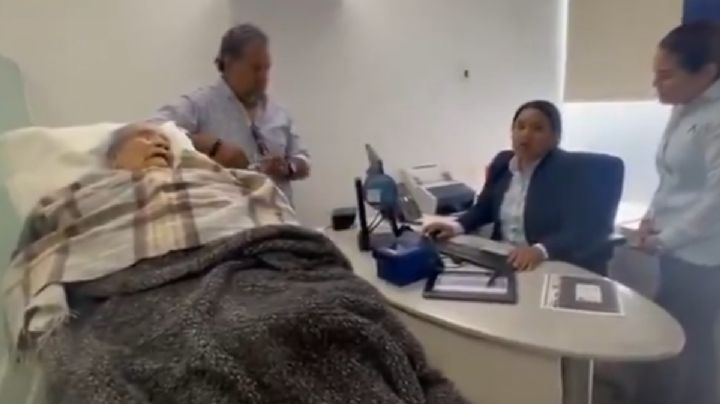 Indignante: Mujer de 96 años es obligada por banco de OAXACA a acudir a sucursal pese a estar postrada en camilla