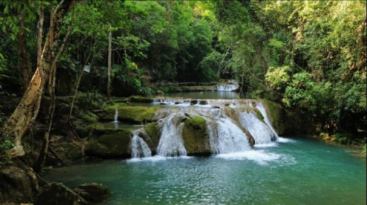 El pueblo mágico de OAXACA con cascada y un río de aguas cristalinas considerado un paraíso natural por sus visitantes