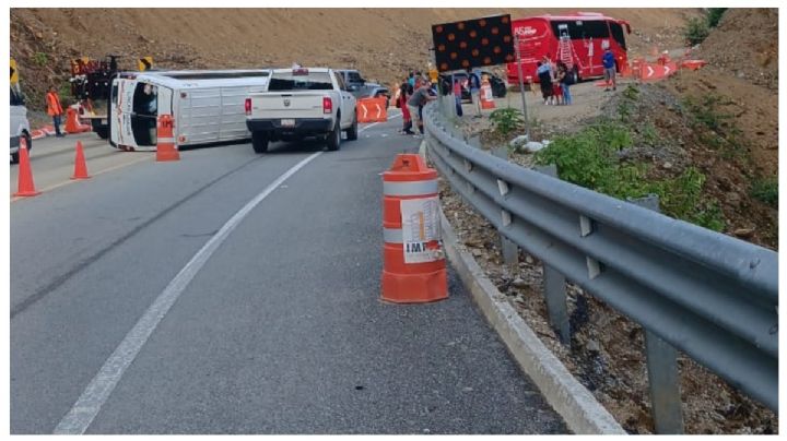 Urvan vuelca en la autopista OAXACA-Puerto Escondido hoy 14 de julio 2025 ¿Hay paso a la playa?