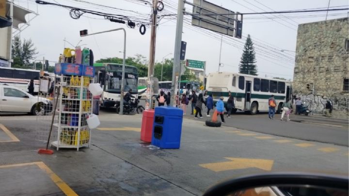 Normalistas bloquean avenidas y calles de Oaxaca, gobierno les responde