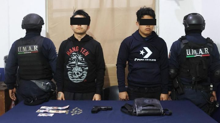 Detienen a presuntos asaltantes de tiendas OXXO en Oaxaca; uno de ellos llevaba tatuado el nombre de la empresa