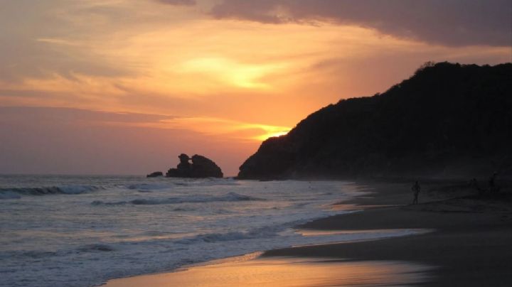 Esta playa cerca de Mazunte en OAXACA, te ofrece atardeceres que parecen pintados a mano