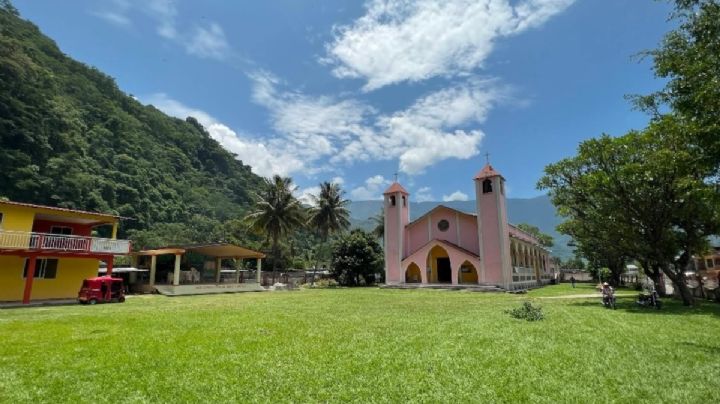Este paraíso oaxaqueño está rodeado de cuatro cerros imponentes y es el hogar del famoso caldo de piedra